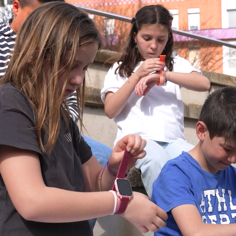 5 beneficios de los relojes infantiles con GPS vs móvil en niños