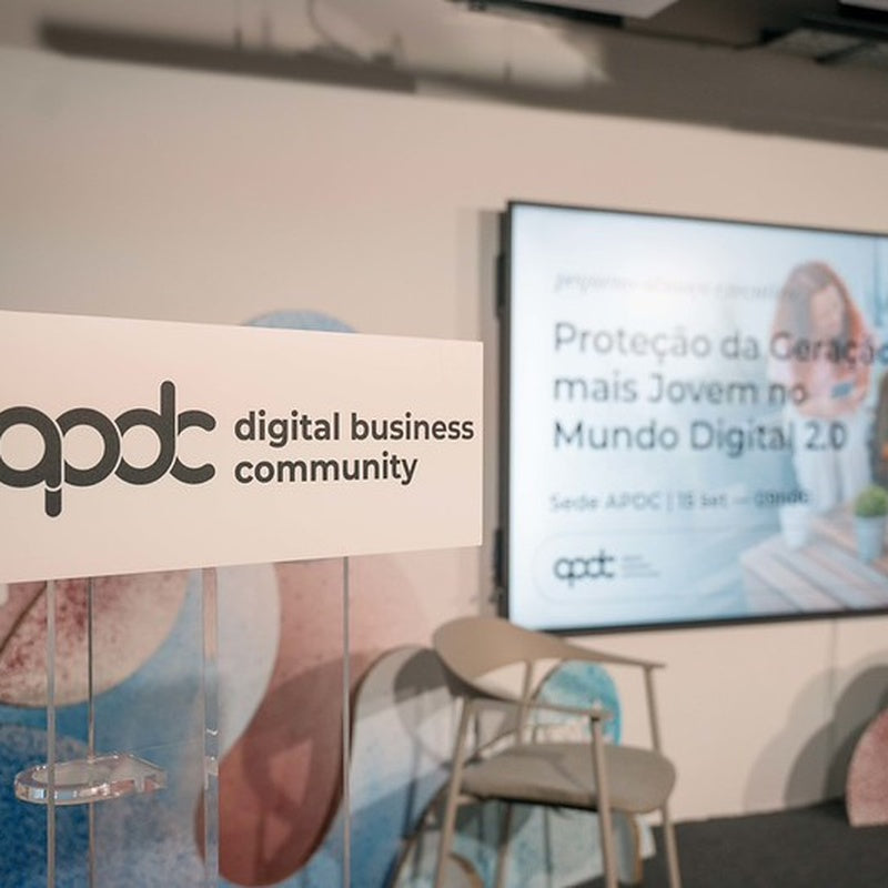Proteger sem limitar: SaveFamily debate o futuro da segurança digital das crianças
